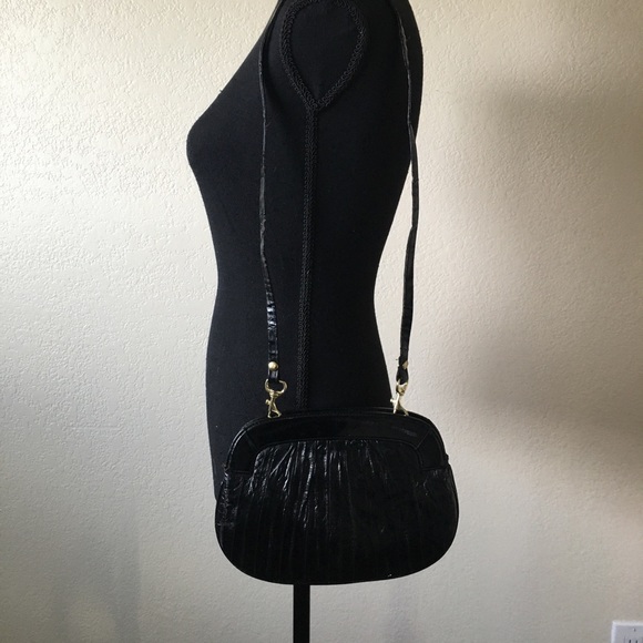 Black heel skin Crossbody - Picture 3 of 6